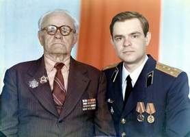 Буркацкий С.В. с внуком-офицером Советской Армии.