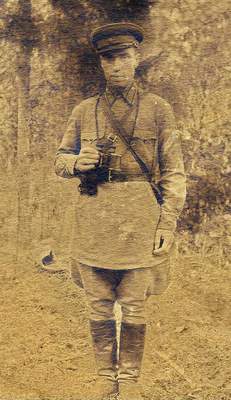 Младший лейтенант Тарунтаев П.Ф. перед отправкой на Западный фронт