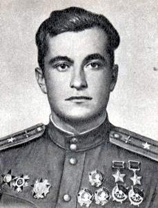 кавалер ордена Александра Невского, дважды Герой Советского Союза, гвардии майор Амет-Хан Султан