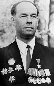 Герой Советского Союза, кавалер ордена Александра Невского Духов Алексей Михайлович